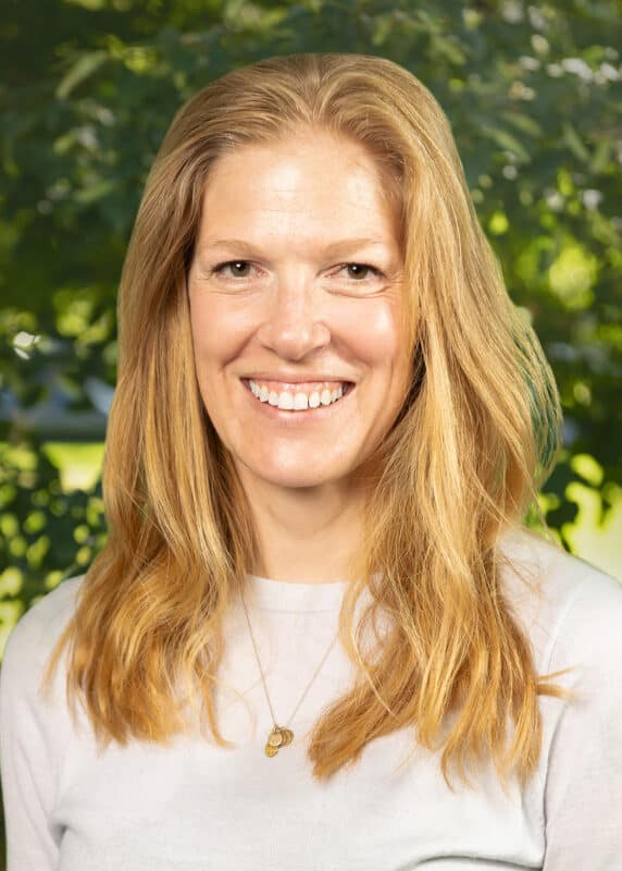 Anna McCullough headshot